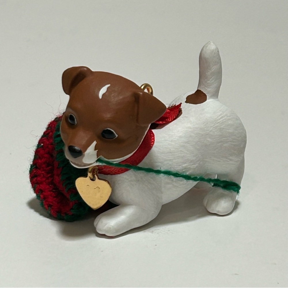 Hallmark Keepsake Ornament: Puppy Love - 2002